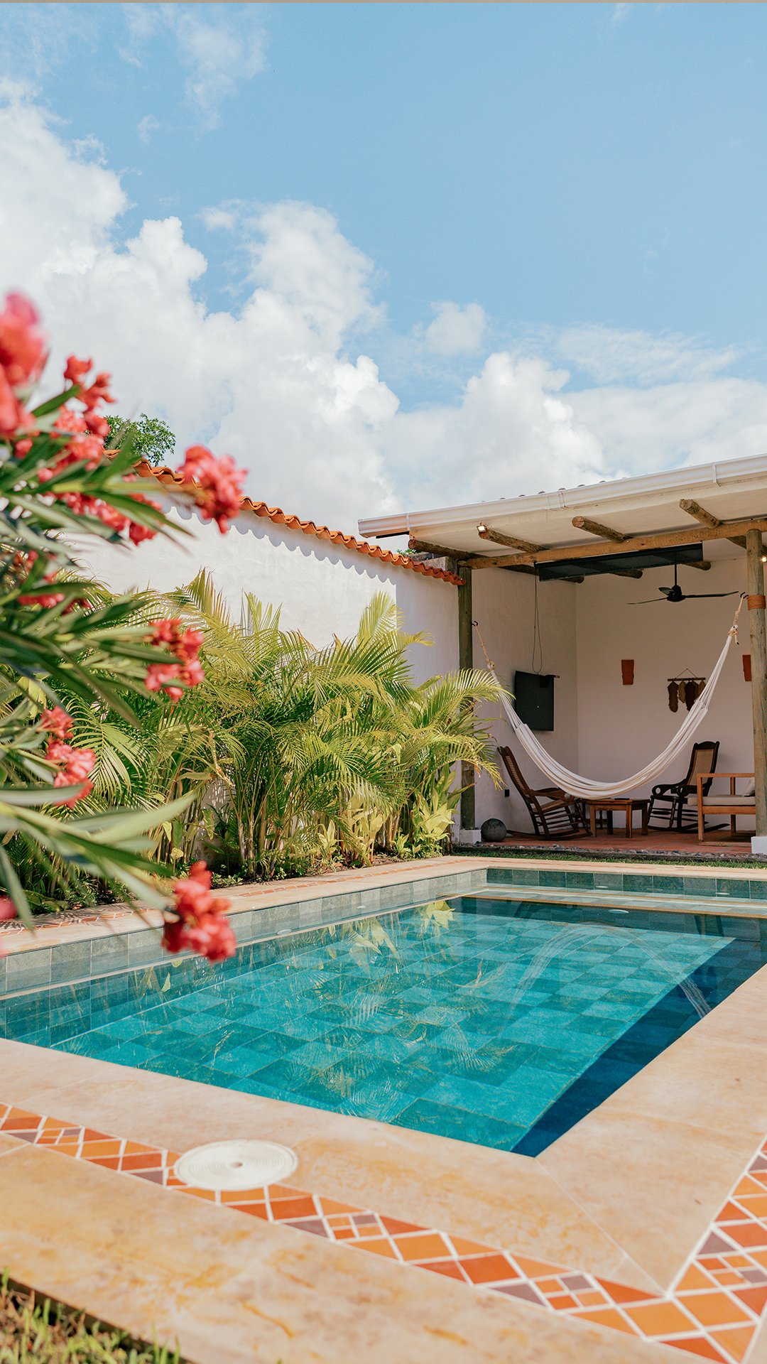Piscina y hamaca de Casa UIRA